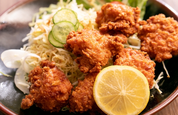 サクサクな食感とジューシーな旨みの唐揚げなら鶏笑　御殿場店